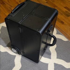 Younique Black Rolling Case